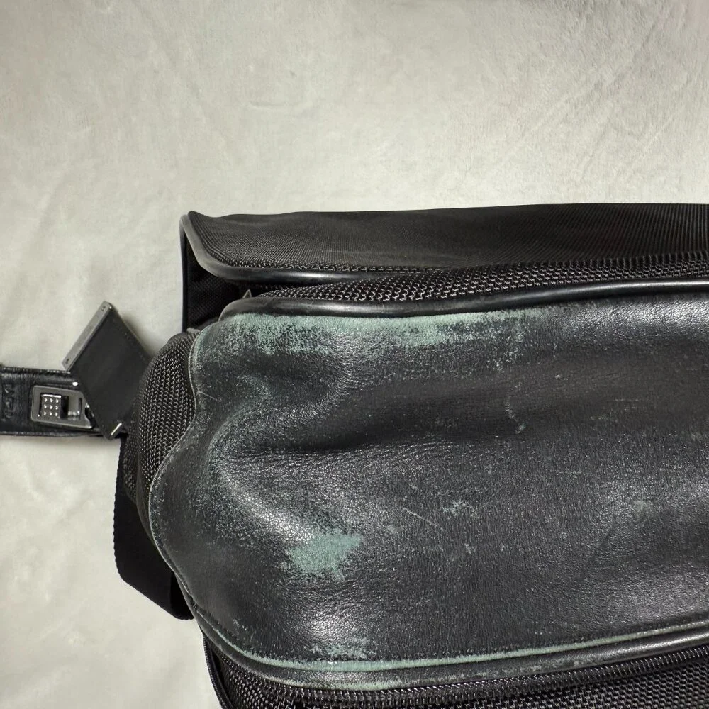 TUMI Spirit of Imagination Messenger Bag Nylon Leather Laptop Organizer 23671D